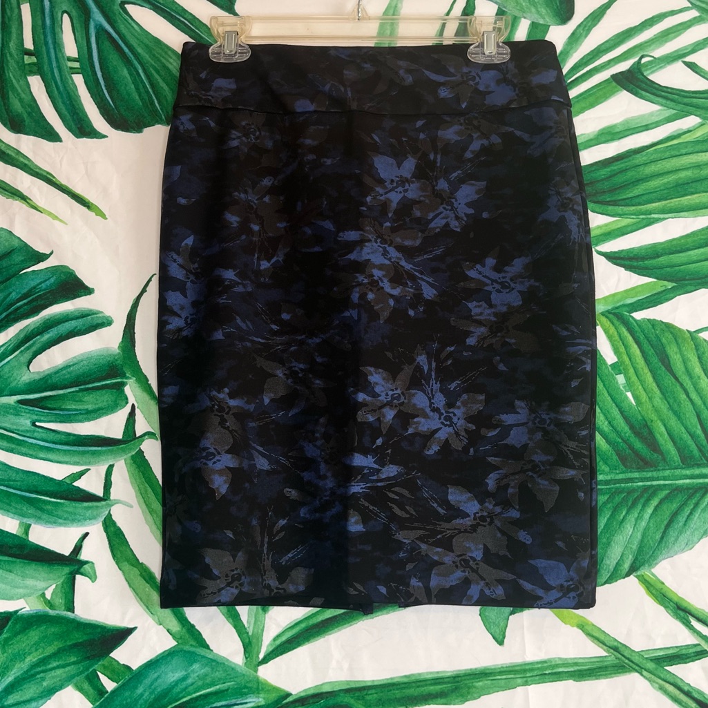 Carmen Marc Valvo Small Black Blue Floral Office Party Spring Pencil Skirt